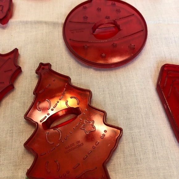 Holiday Cookie Cutters Set of 8 Vintage 1960s Made in Hong Kong Complete Set/Box - Picture 2 of 2
